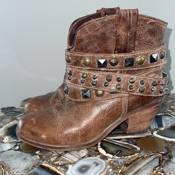 Distressed Brown Corral Short Boots - Picture 3 of 9